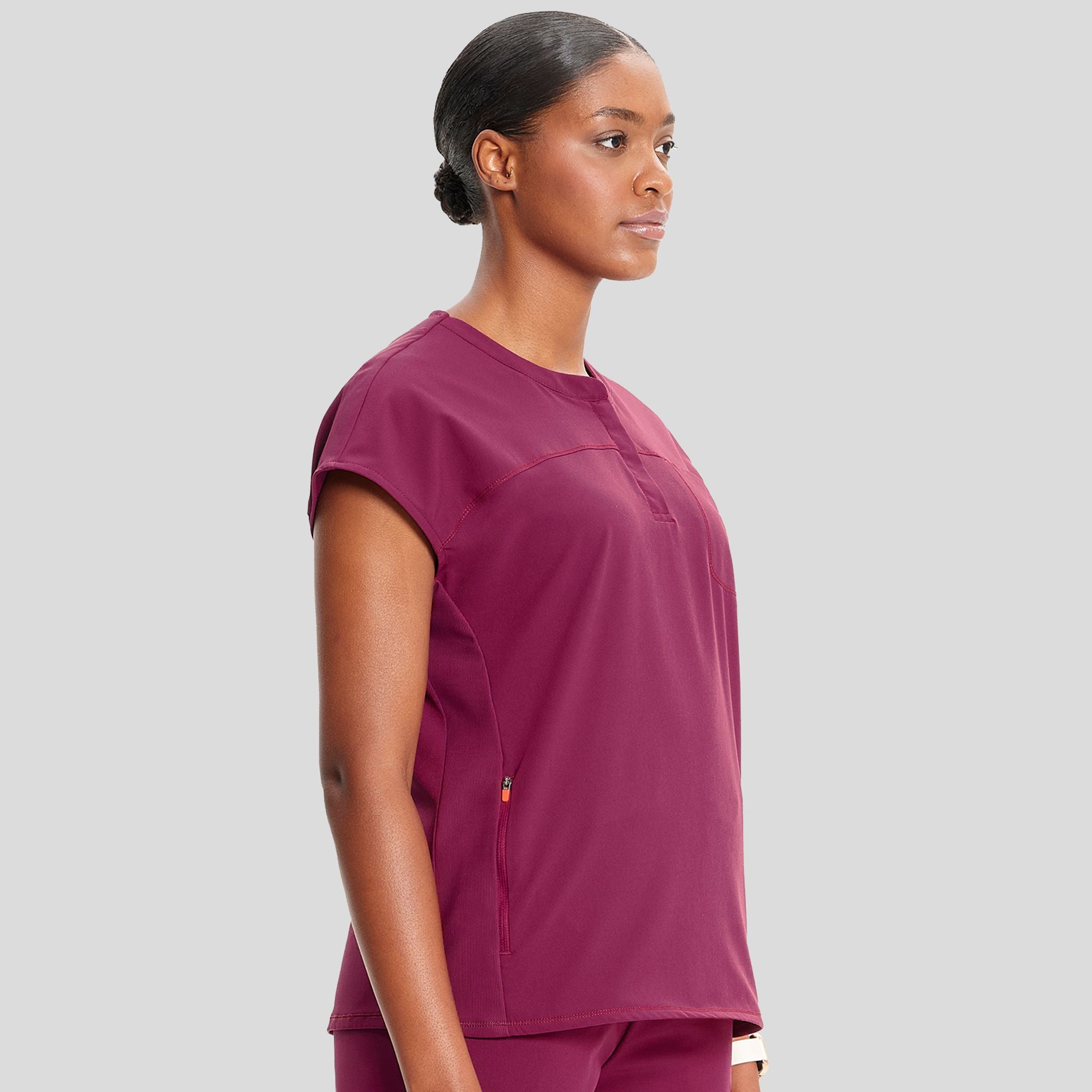 IN_INFINITY_GNR8_henleyTOP_622A_WINE_RIGHT